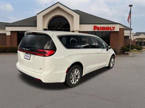 Bright White Clearcoat 2026 Chrysler Pacifica L
