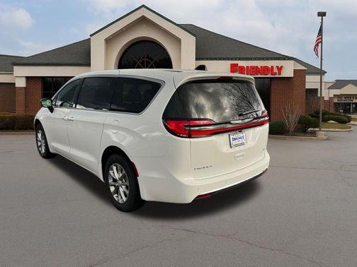 Bright White Clearcoat 2026 Chrysler Pacifica L