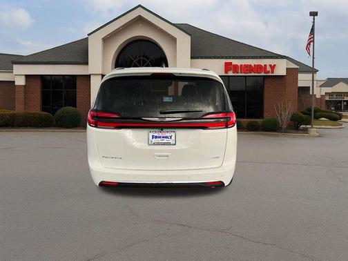 Bright White Clearcoat 2026 Chrysler Pacifica L