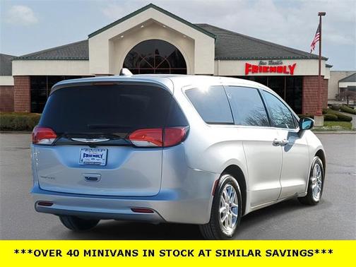 2022 Chrysler Voyager LX