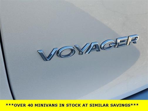 2022 Chrysler Voyager LX
