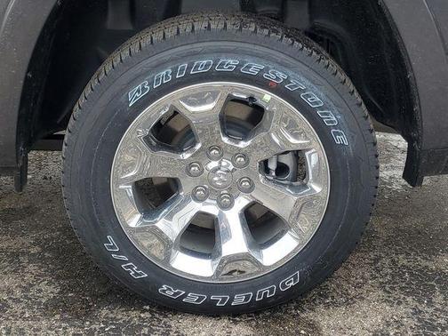 Granite Crystal Metallic Clearcoat 2026 RAM 1500 Big Horn/Lone Star