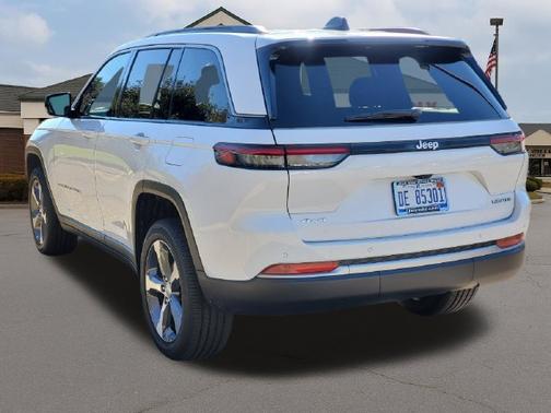 Bright White Clearcoat 2026 Jeep Grand Cherokee Limited 4x2