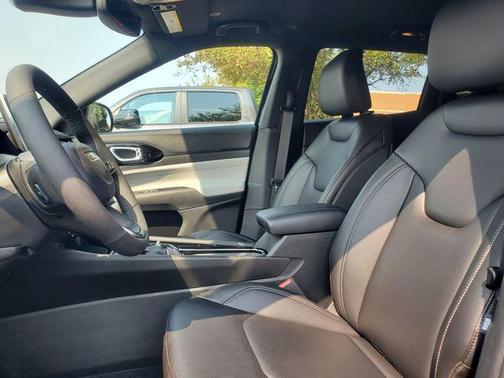 Diamond Black Crystal Pearlcoat 2026 Jeep Compass Limited