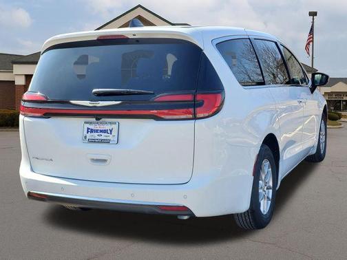 Bright White Clearcoat 2026 Chrysler Pacifica L