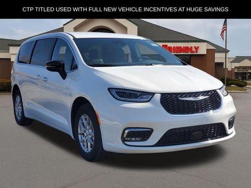 Bright White Clearcoat 2026 Chrysler Pacifica L