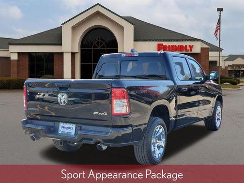Diamond Black Crystal Pearlcoat 2023 RAM 1500 Big Horn/Lone Star