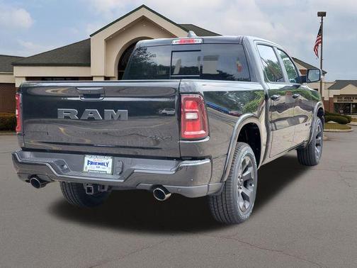 Diamond Black Crystal Pearlcoat 2026 RAM 1500 Big Horn/Lone Star
