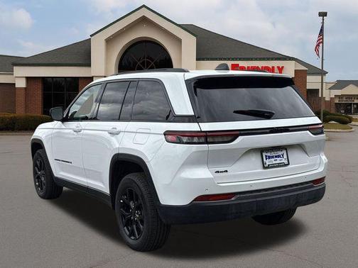 Bright White Clearcoat 2026 Jeep Grand Cherokee Altitude