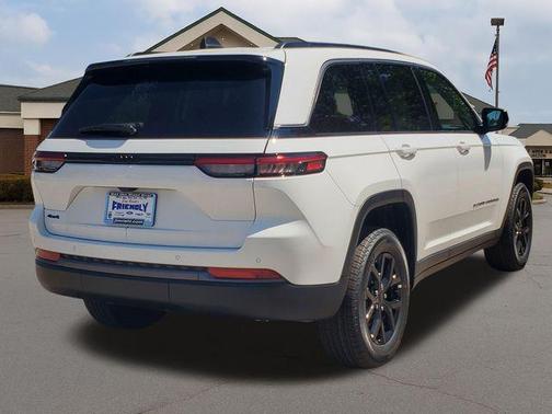 Bright White Clearcoat 2026 Jeep Grand Cherokee Altitude