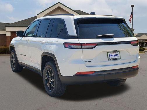 Bright White Clearcoat 2026 Jeep Grand Cherokee Altitude