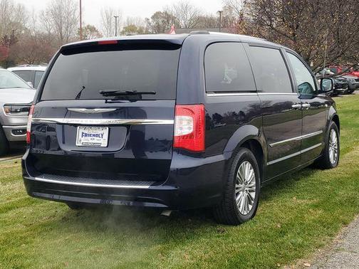 2014 Chrysler Town & Country Touring-L