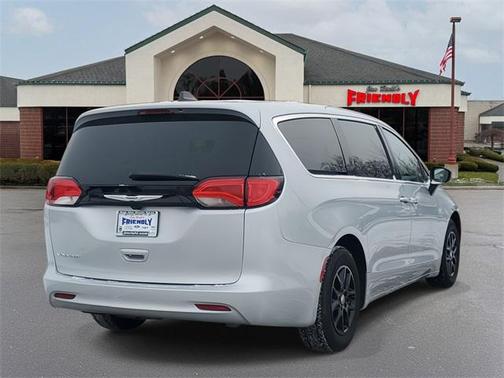2023 Chrysler Voyager LX
