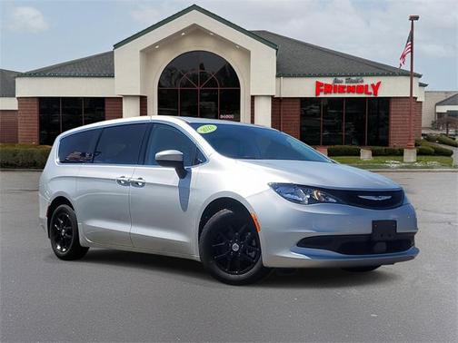2023 Chrysler Voyager LX