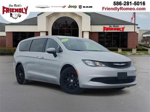 2023 Chrysler Voyager LX