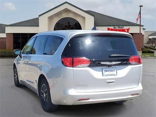 2023 Chrysler Voyager LX