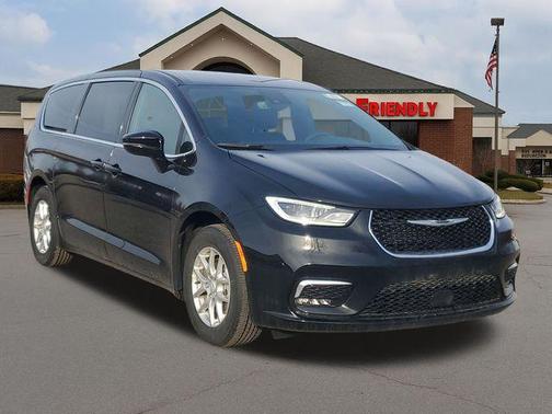 Diamond Black Crystal Pearlcoat 2026 Chrysler Pacifica L