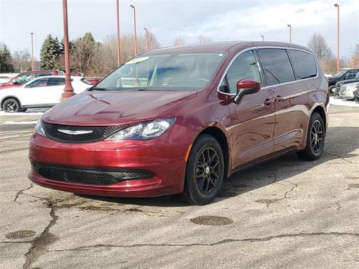 2022 Chrysler Voyager LX