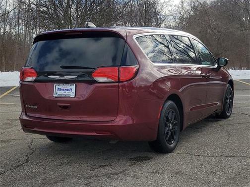 2022 Chrysler Voyager LX
