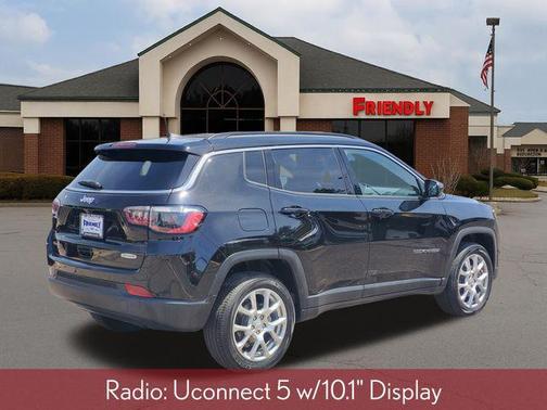 Diamond Black Crystal Pearlcoat 2024 Jeep Compass Latitude Lux