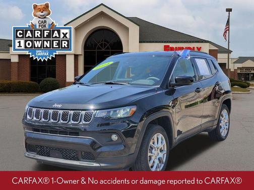 Diamond Black Crystal Pearlcoat 2024 Jeep Compass Latitude Lux