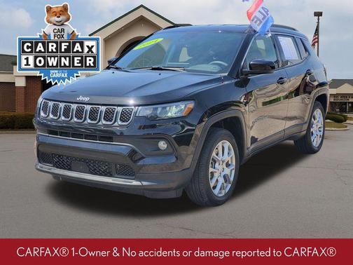 Diamond Black Crystal Pearlcoat 2024 Jeep Compass Latitude Lux
