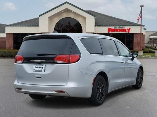 2022 Chrysler Voyager LX