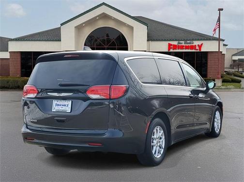 2022 Chrysler Voyager LX