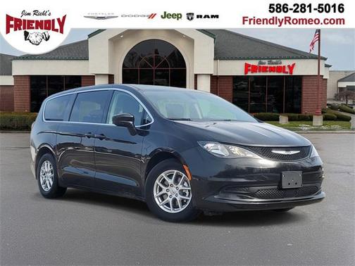 2022 Chrysler Voyager LX