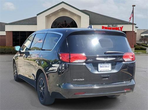 2022 Chrysler Voyager LX