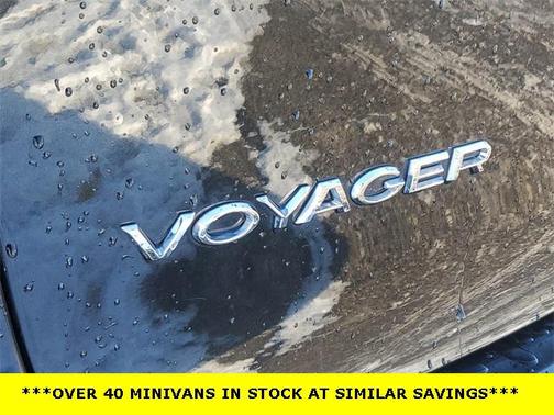2022 Chrysler Voyager LX