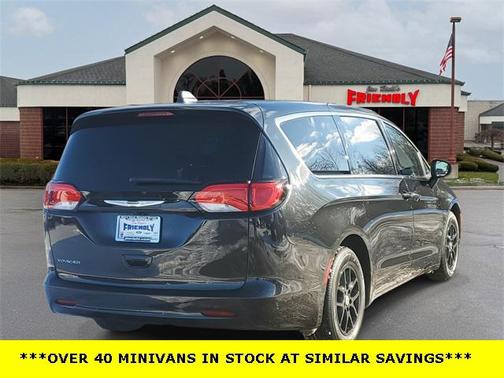 2022 Chrysler Voyager LX