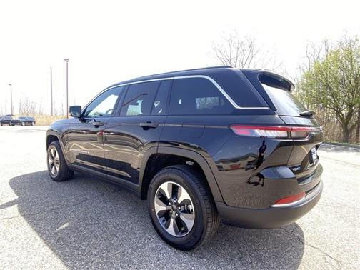 2025 Jeep Grand Cherokee 4xe Base