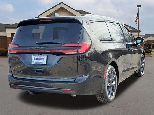 2026 Chrysler Pacifica L
