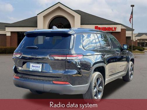Diamond Black Crystal Pearlcoat 2024 Jeep Grand Cherokee L Altitude