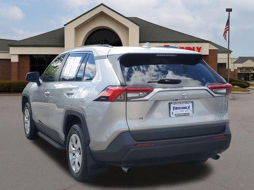 2020 Toyota RAV4 LE