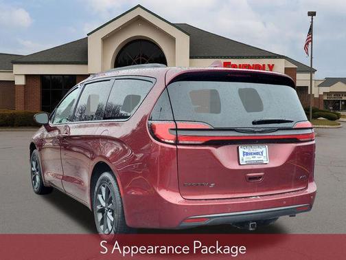Velvet Red Pearlcoat 2021 Chrysler Pacifica Touring L