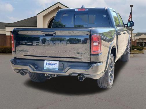 Diamond Black Crystal Pearlcoat 2026 RAM 1500 Laramie