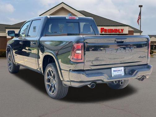 Diamond Black Crystal Pearlcoat 2026 RAM 1500 Laramie