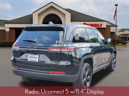 Diamond Black Crystal Pearlcoat 2023 Jeep Grand Cherokee Altitude