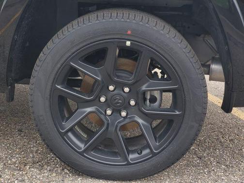 Diamond Black Crystal Pearlcoat 2026 RAM 1500 Laramie