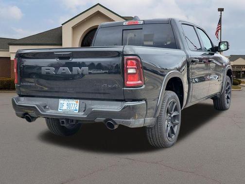 Diamond Black Crystal Pearlcoat 2026 RAM 1500 Laramie