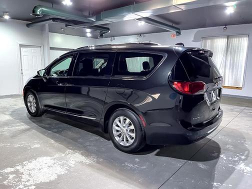 2018 Chrysler Pacifica Touring-L