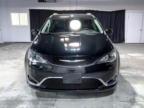 2018 Chrysler Pacifica Touring-L