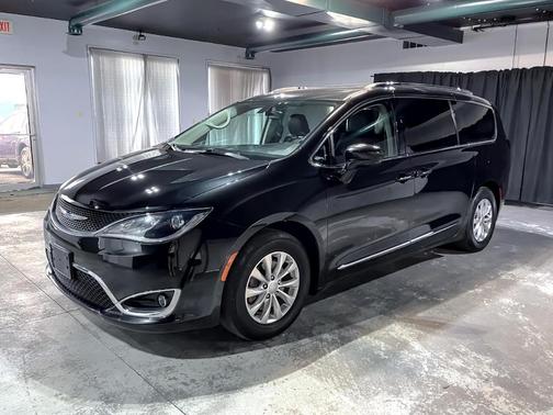 2018 Chrysler Pacifica Touring-L