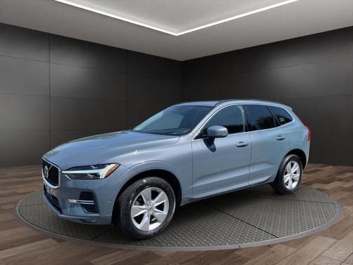 Thunder Gray 2022 Volvo XC60 B5 Momentum