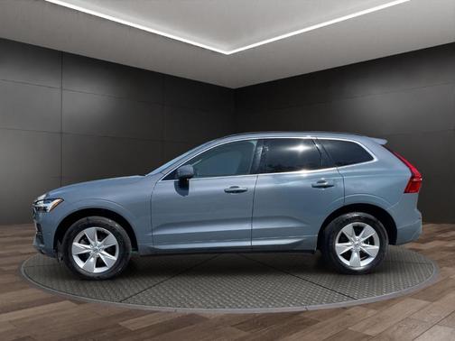 Thunder Gray 2022 Volvo XC60 B5 Momentum