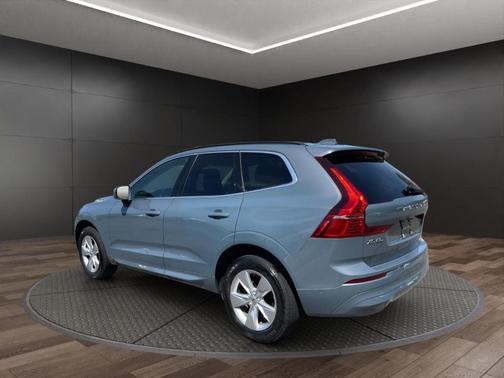 Thunder Gray 2022 Volvo XC60 B5 Momentum