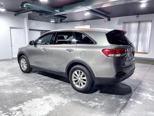 2017 Kia Sorento L