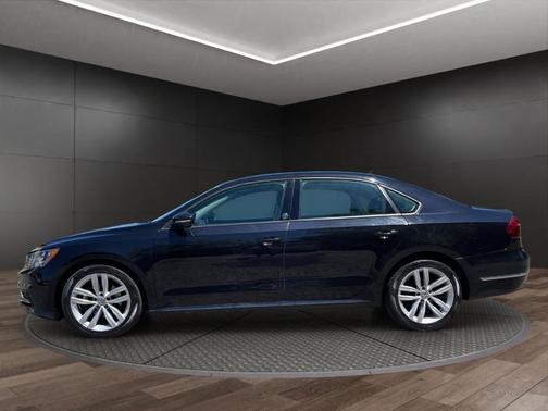 Deep Black Pearl Effect 2019 Volkswagen Passat 2.0T Wolfsburg